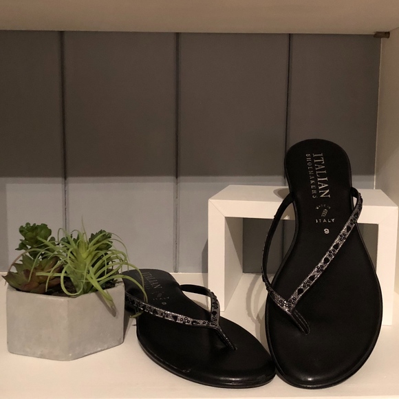 italian shoemaker Shoes - Black flip flops with beaded top
